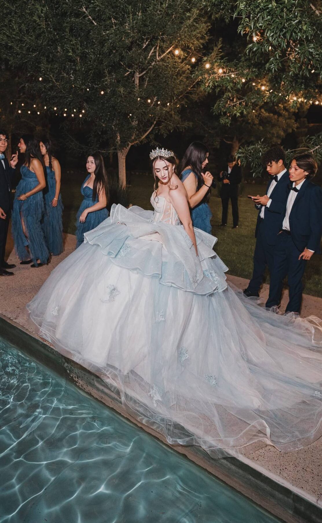 ADRIANA, MAMI DE SASHA Y ASHLEY